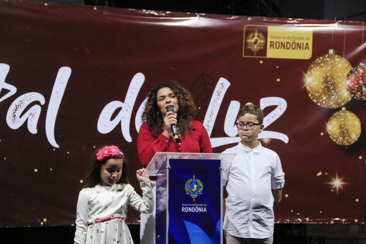 ILUMINAÇÃO NATALINA - ESPETÁCULO DE CORES MARCA O NATAL DE LUZ DO PALÁCIO RIO MADEIRA COM MENSAGENS DE AMOR À FAMÍLIA - News Rondônia