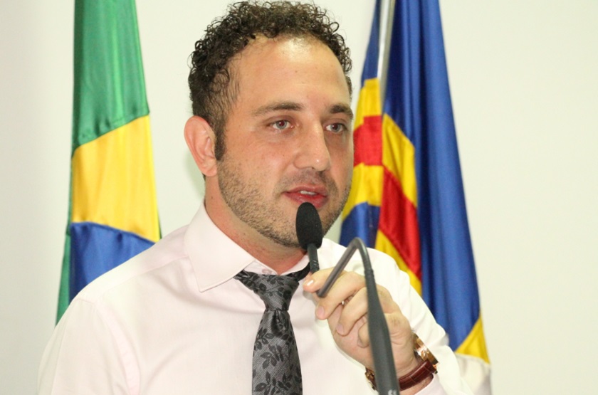 VÍDEO: 'NA MINHA CIDADE, NÃO', DIZ VICE-PREFEITO AO CHUTAR RADAR EM SP - News Rondônia