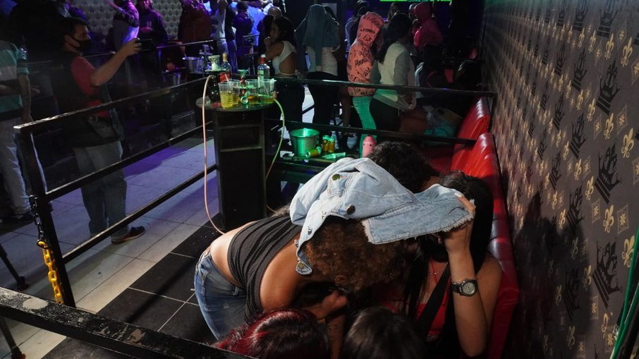 AGLOMERAÇÃO: Festa clandestina é interrompida na Zona Leste - News Rondônia