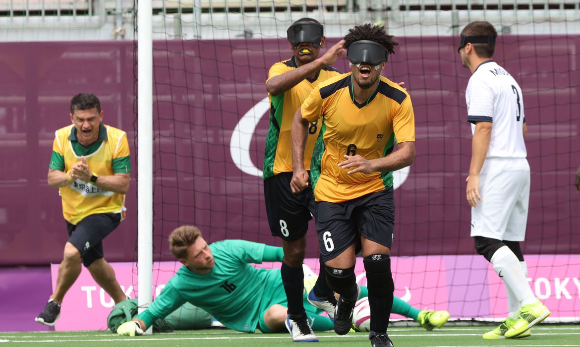 Poupando titulares, Brasil goleia França no futebol de 5 - News Rondônia