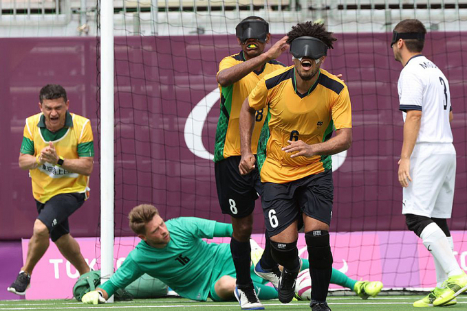 Poupando titulares, Brasil goleia França no futebol de 5 - News Rondônia