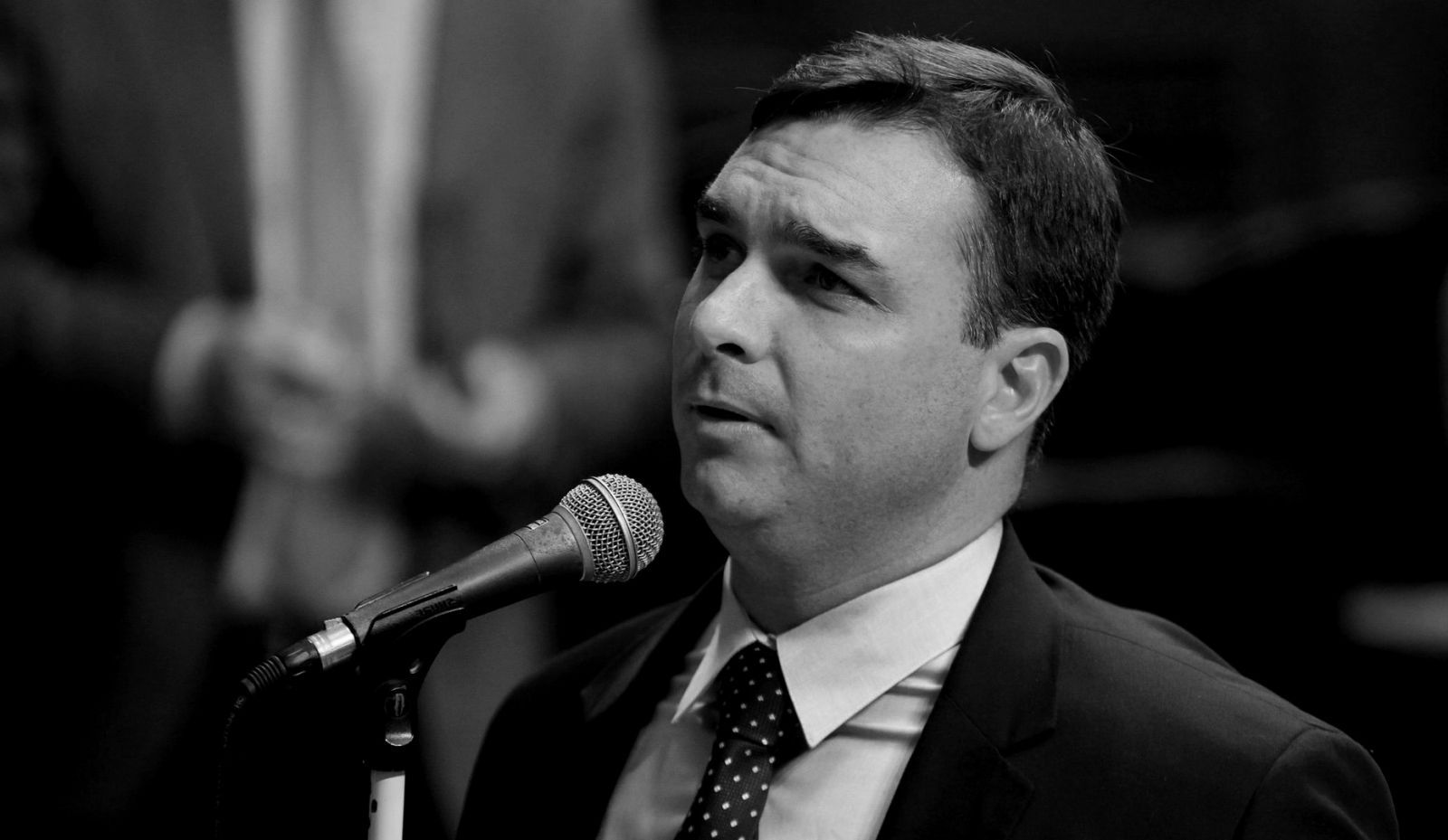 FLÁVIO BOLSONARO ESTÁ SOZINHO? - News Rondônia