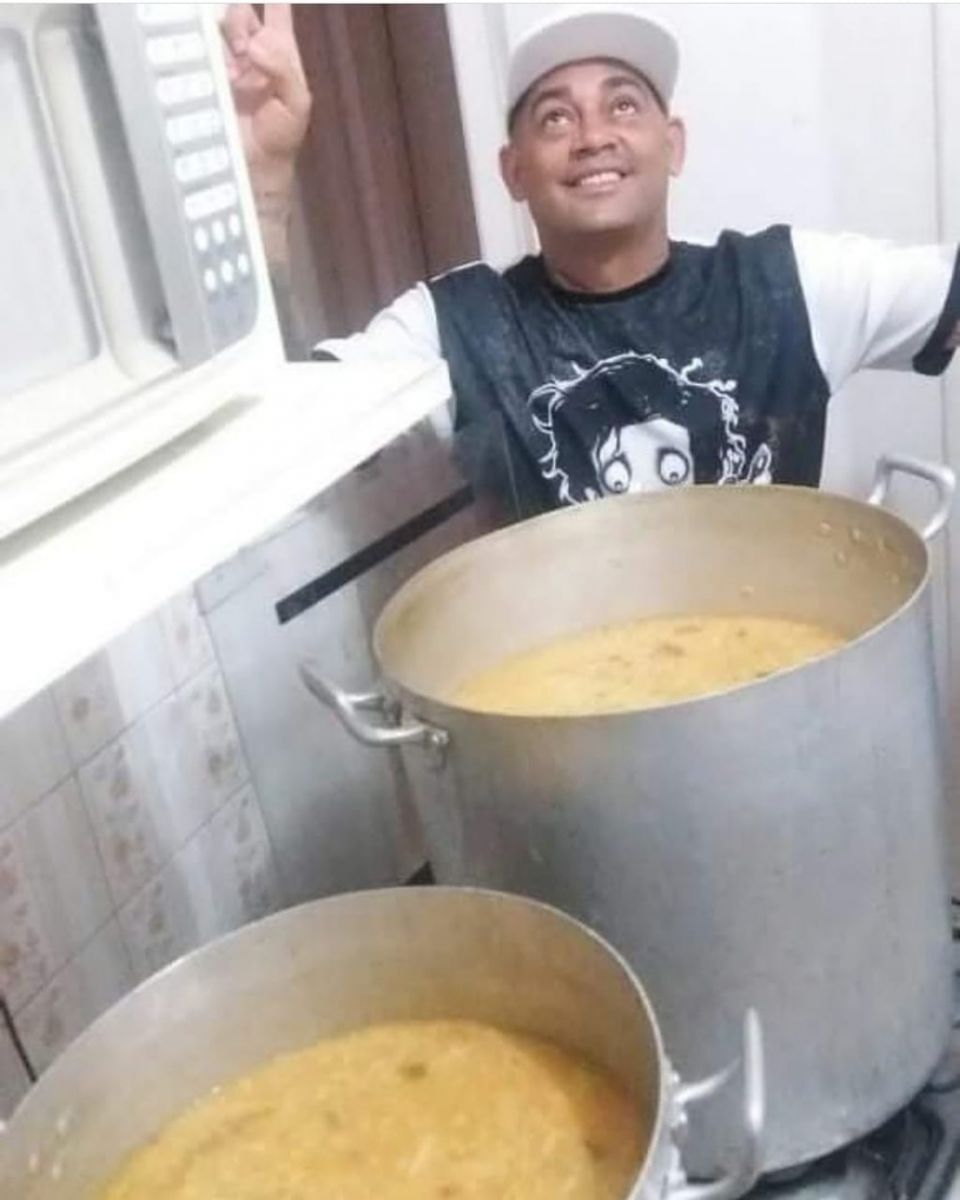 MORADOR DE RUA VIRALIZA APÓS PASSAR POR 'DIA DE BELEZA' E FICAR IRRECONHECÍVEL - News Rondônia