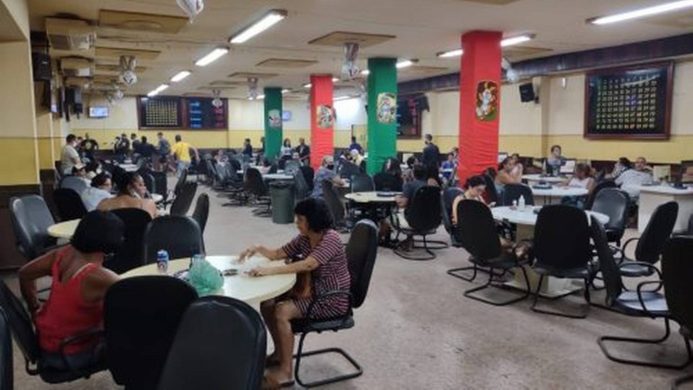 Cerca de 200 pessoas se aglomeravam em Bingo clandestino fechado pela Polícia Militar - News Rondônia