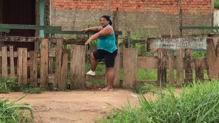 VEREADORA ADA DANTAS VISITA LOCAL ONDE PONTE QUEBROU E BUSCA INSTALAÇÃO DE PONTE METÁLICA - News Rondônia