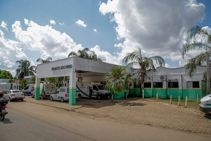 URGÊNCIA E EMERGÊNCIA - Governo realizou força tarefa, contratou leitos de retaguarda e humanizou atendimento ao retirar pacientes do chão no JP II - News Rondônia