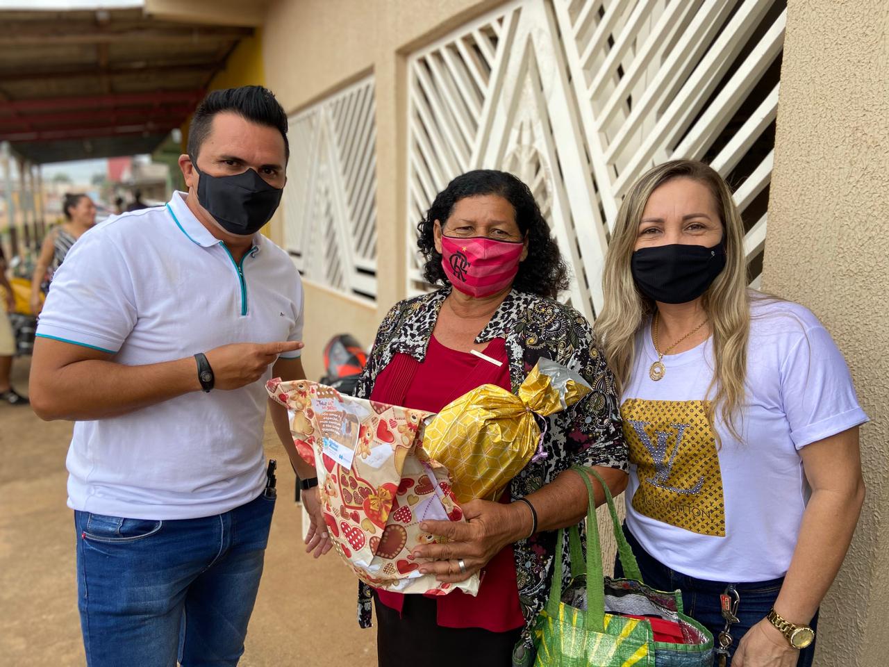 Vereador Edimilson Dourado entrega presentes às mamães em bairros da capital - News Rondônia