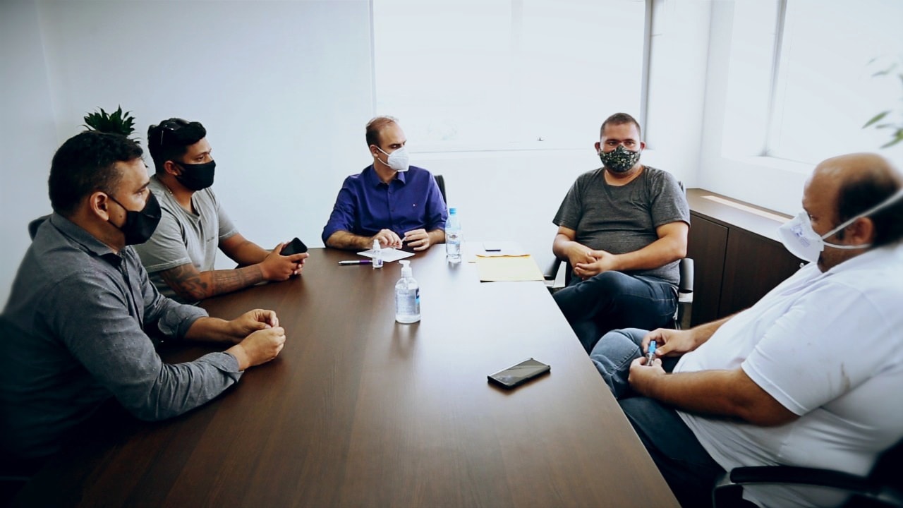 Alan Queiroz firma compromisso com lideranças para fazer mini reforma no centro de esporte e lazer, Cedel Areal da floresta - News Rondônia