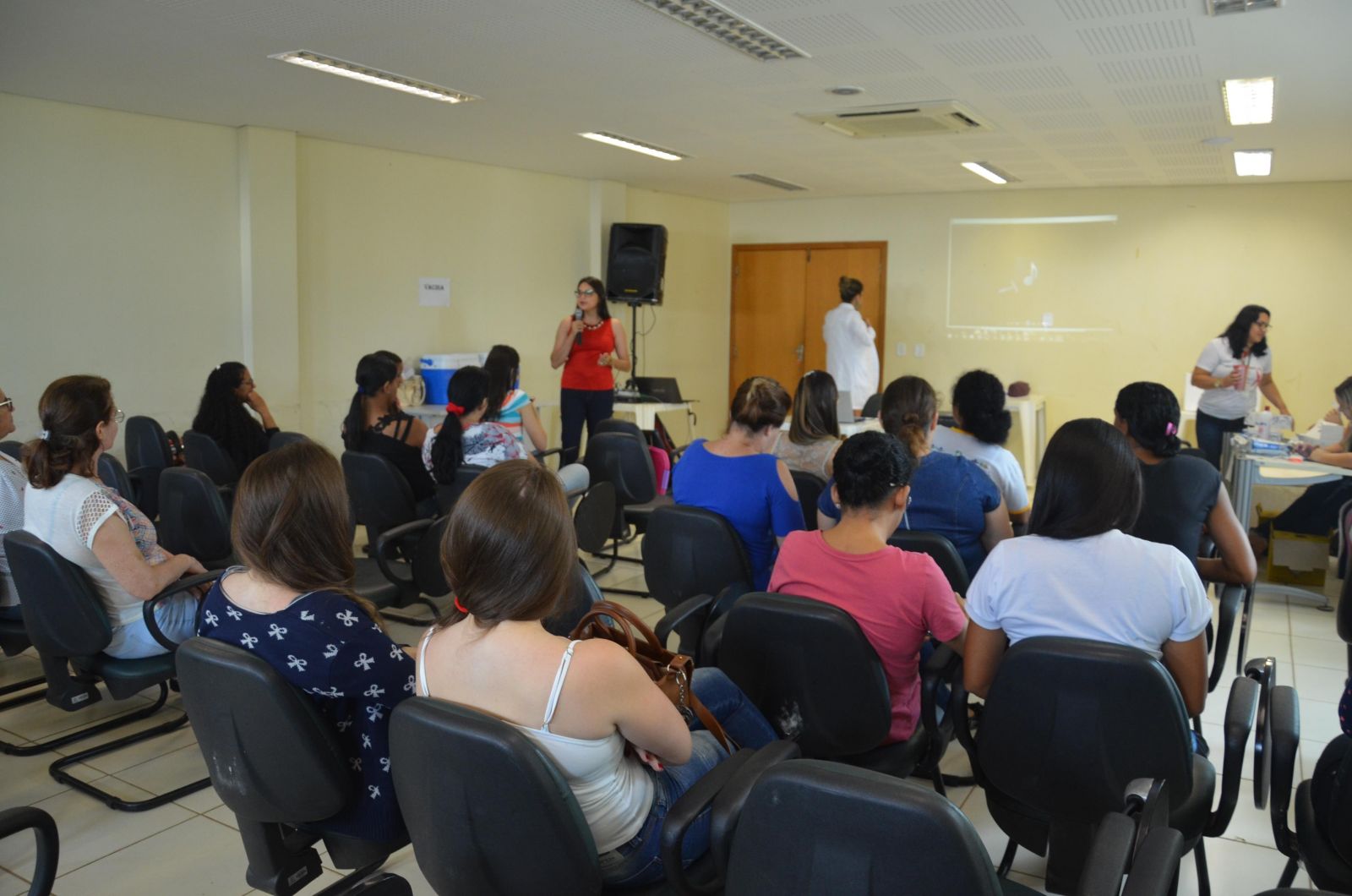 DEZEMBRO VERMELHO: SEMSAU INTENSIFICA AÇÕES DE PREVENÇÃO AO HIV EM ARIQUEMES - News Rondônia