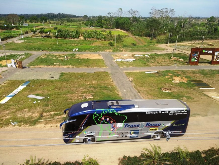 EXPEDIÇÃO UNIVERSITÁRIA VISITA FLORESTAS PLANTADAS E RESTAURAÇÃO DE NASCENTES NA VITRINE DO CENTRO TECNOLÓGICO VANDECI RACK, EM JI-PARANÁ - News Rondônia