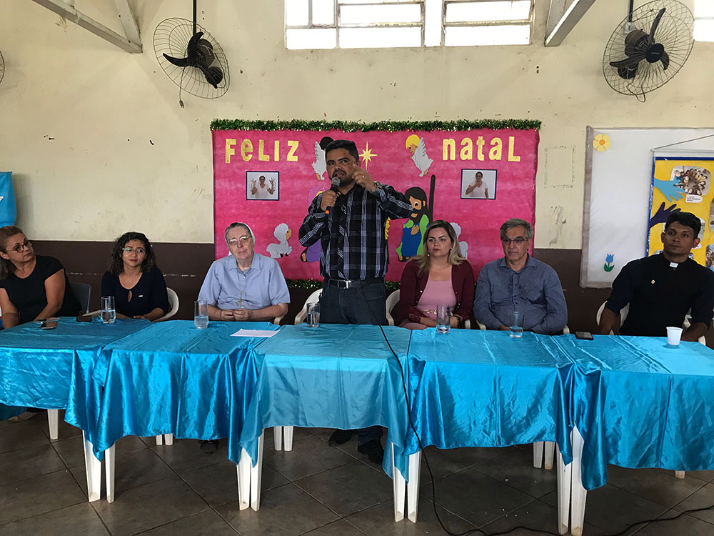 DEPUTADO JESUÍNO E VEREADORA ADA DANTAS PARTICIPAM DE ENTREGA DE VAN PARA A ESCOLA BILÍNGÜE - News Rondônia