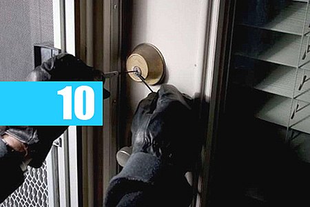 MÃOS LEVES: INDIVÍDUO ENTRA POR JANELA DE BANHEIRO E FURTA CASA ENQUANTO VÍTIMAS DORMIAM - News Rondônia