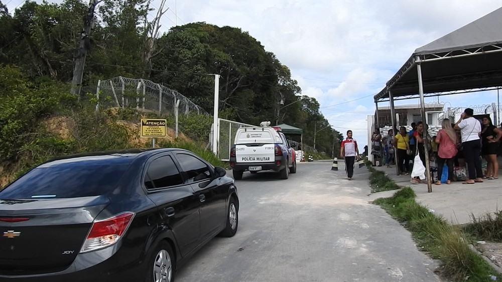 REBELIÃO: AGENTE PENITENCIÁRIO É SOCORRIDO COM CHUNCHO NO PESCOÇO E MORRE NO HOSPITAL - IMAGEM FORTE - News Rondônia