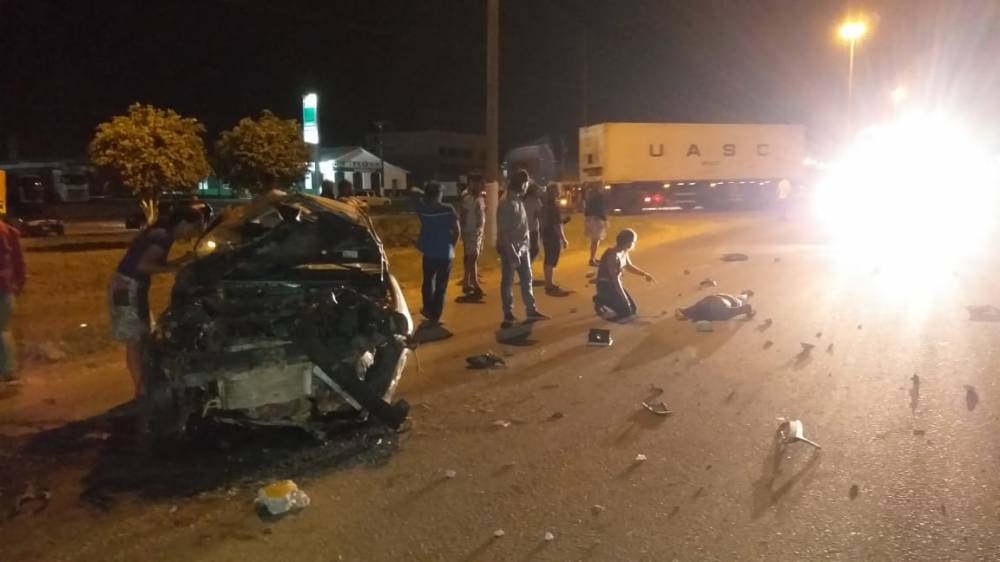 Motorista fica em estado grave após atingir manilha em rodovia e voar pelo para-brisa do carro em Rondônia - News Rondônia