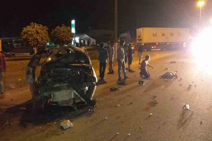 Motorista fica em estado grave após atingir manilha em rodovia e voar pelo para-brisa do carro em Rondônia - News Rondônia