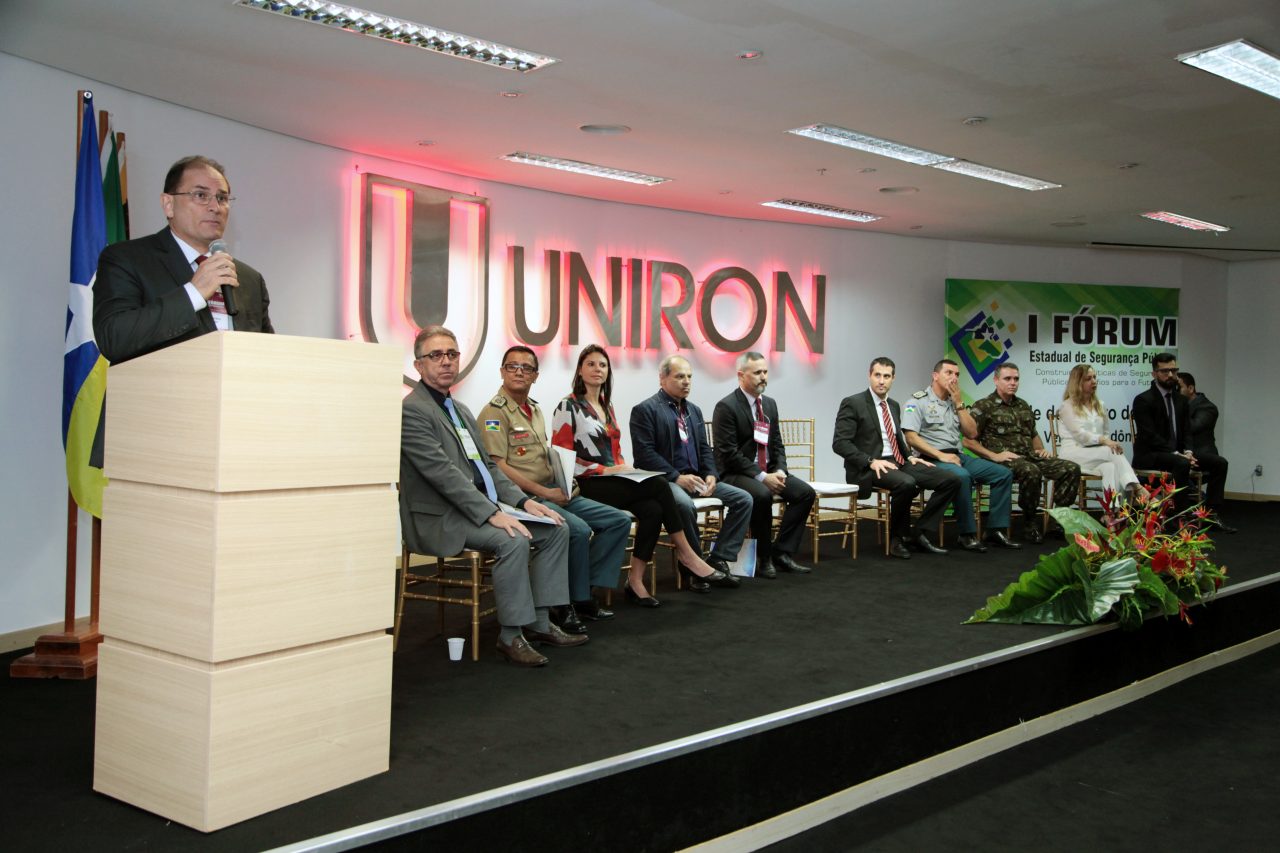PRIMEIRO FÓRUM DE SEGURANÇA PÚBLICA DE RONDÔNIA É ABERTO COM PALESTRA DO MINISTRO DA DEFESA, JOAQUIM SILVA E LUNA - News Rondônia
