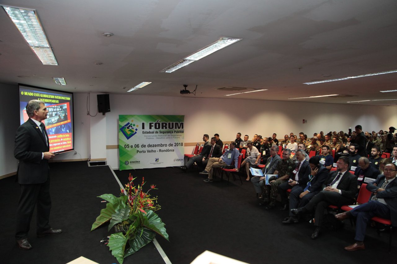 PRIMEIRO FÓRUM DE SEGURANÇA PÚBLICA DE RONDÔNIA É ABERTO COM PALESTRA DO MINISTRO DA DEFESA, JOAQUIM SILVA E LUNA - News Rondônia