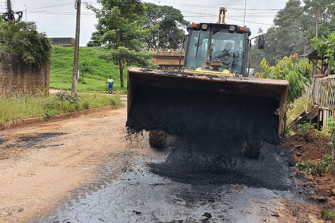 Prefeitura de Jaru realiza serviço de tapa buracos no setor 03 - News Rondônia