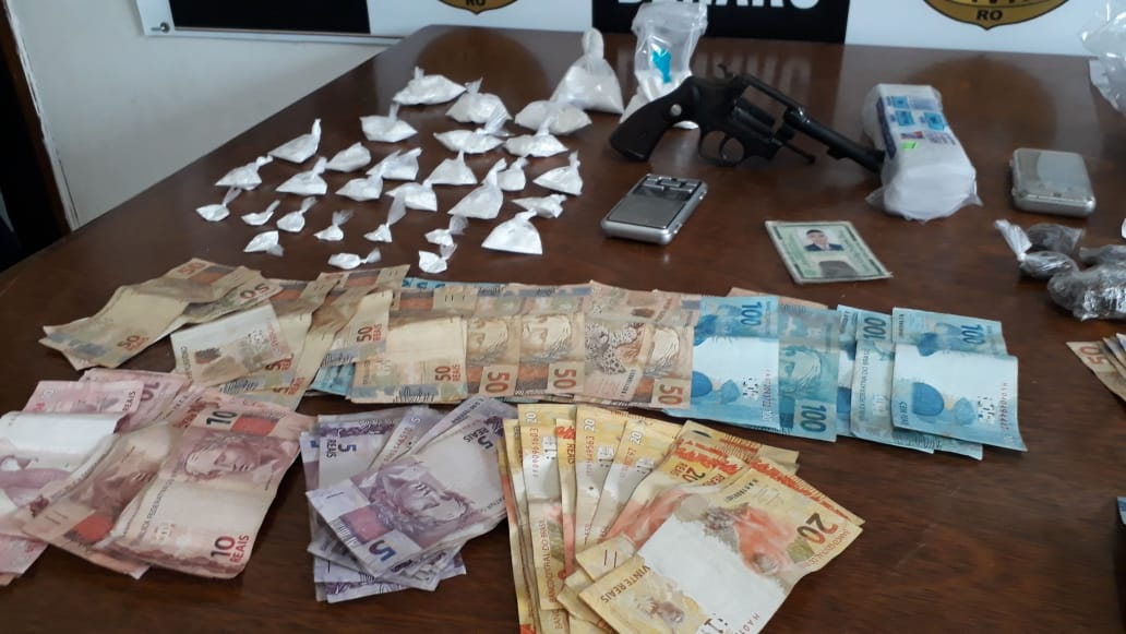 DENARC PRENDE DOIS TRAFICANTES COM DROGAS E ARMAS NA ZONA LESTE - News Rondônia