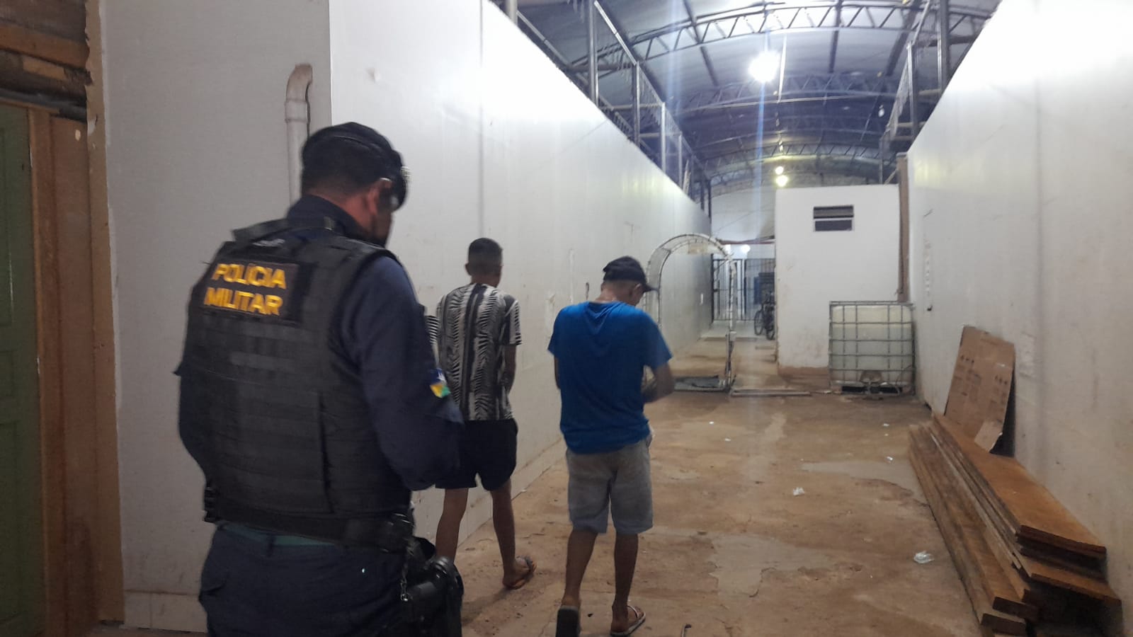HOMICÍDIO EVITADO - Polícia apreende adolescentes armados em busca de matar desafeto no centro - News Rondônia
