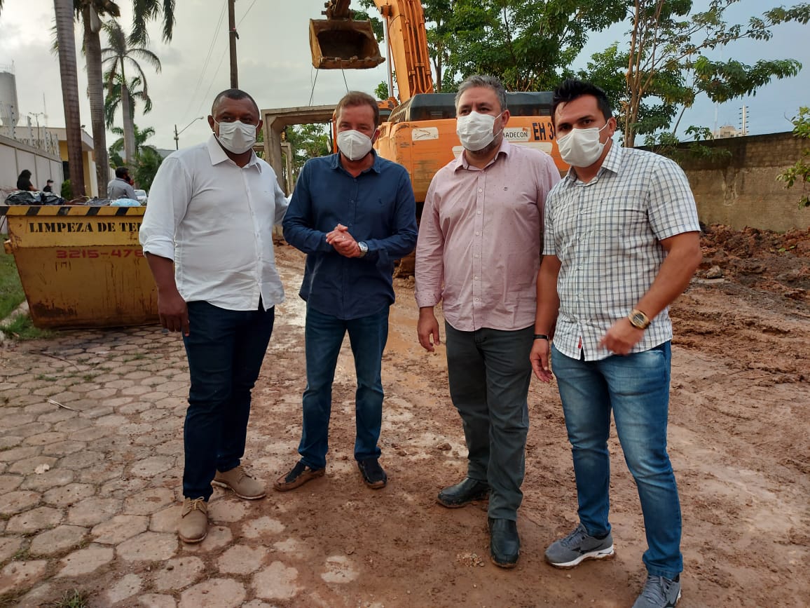 Prefeito Hildon Chaves e vereadores da Comissão de Obras visitam trabalho de drenagem no bairro Lagoa - News Rondônia