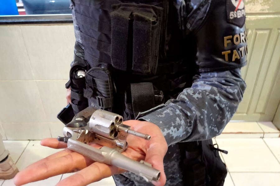 CASA CAIU - Adolescentes são apreendidos com arma durante roubo na zona leste - News Rondônia