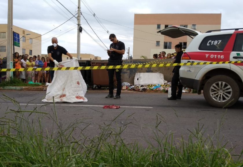 CATADOR ACHOU CORPO DE BEBÊ EM LIXEIRA DO DF: VI A MÃOZINHA - News Rondônia