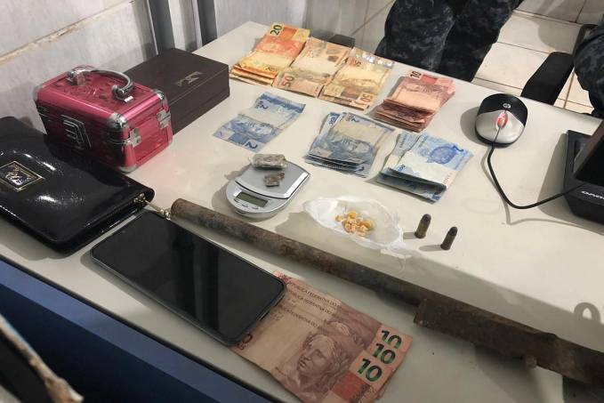 Polícias prende dupla vendendo drogas e localiza objetos furtados de residência - News Rondônia