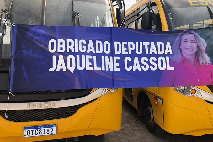 Prefeitura de Cacoal terá frota própria com ônibus escolares entregues por Jaqueline Cassol - News Rondônia