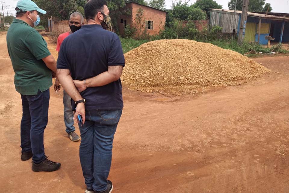 Edwilson Negreiros fiscaliza obras solicitadas por ele nos bairros Porto Cristo I e II; 21 ruas receberam serviços da Prefeitura da Capital - News Rondônia