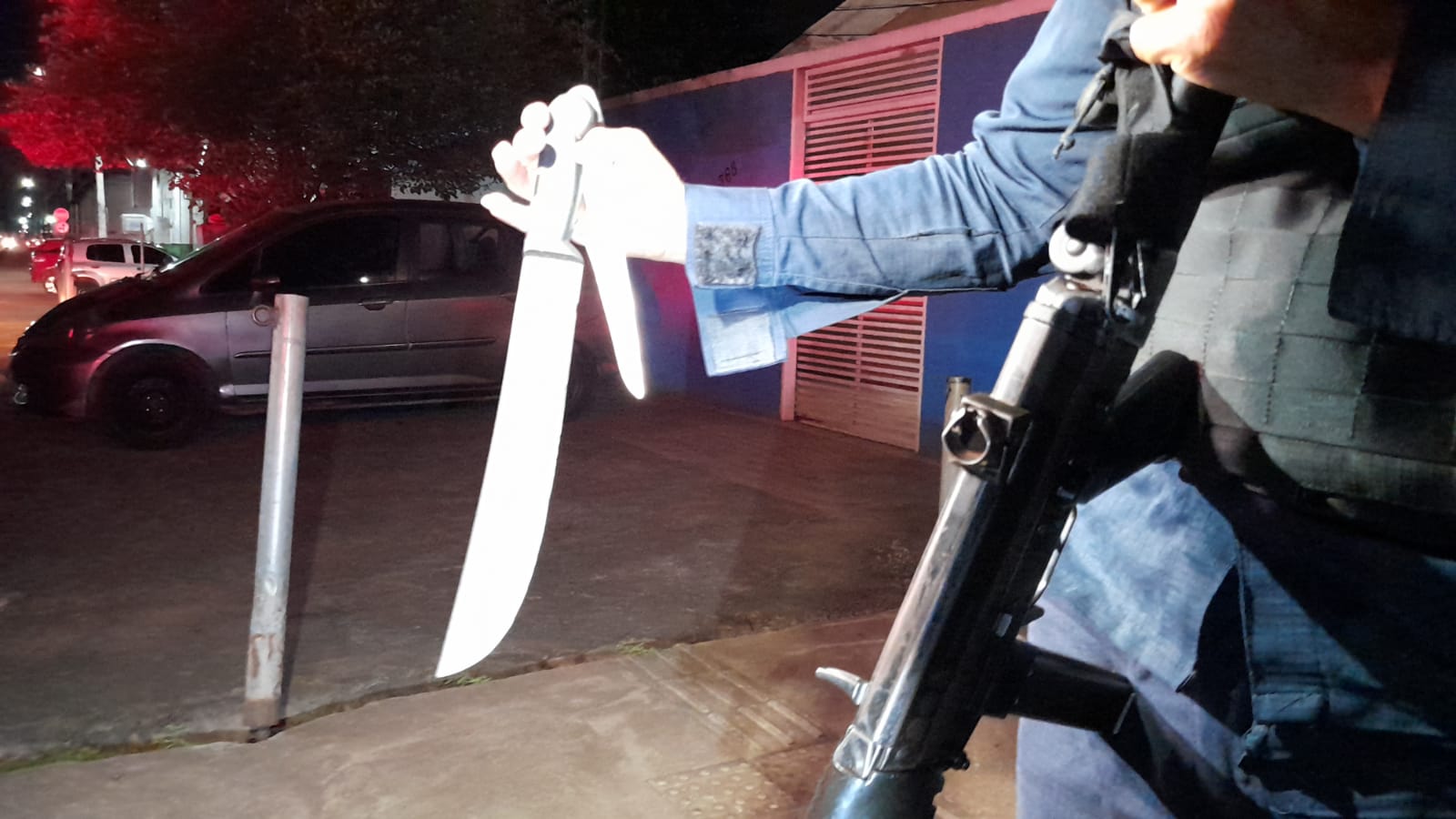 CRIME EVITADO: Dupla que buscava matar desafeto é presa com facas e moto roubada na zona leste - News Rondônia