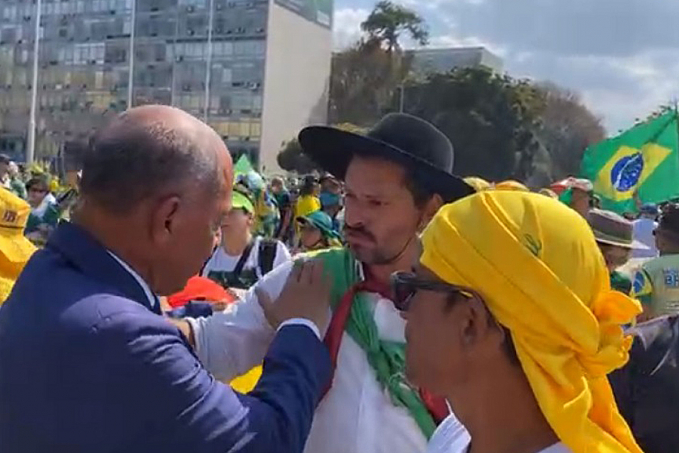 Fechado com Bolsonaro, Chrisóstomo vai para o meio do povo e na câmara incentiva deputados a defender os brasileiros - News Rondônia