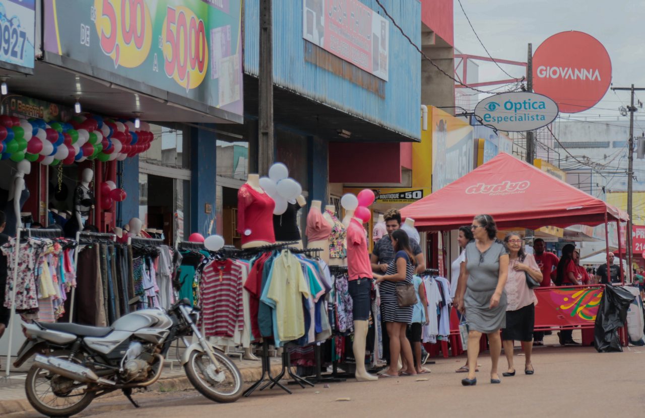 ANTECIPAÇÃO DO 13º SALÁRIO PELO GOVERNO ESTADUAL AUMENTA EXPECTATIVAS NO DOMINGÃO DA CDL NA ZONA SUL DE PORTO VELHO - News Rondônia