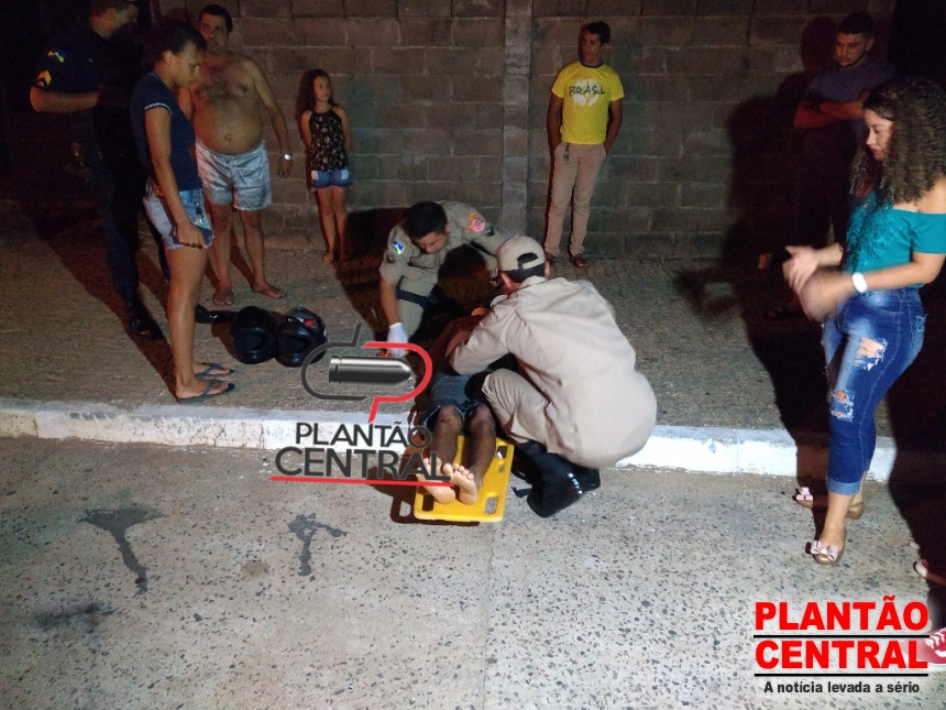 MOTOCICLISTA BATE EM CARROÇA NA AVENIDA BRASIL EM JI-PARANÁ - News Rondônia