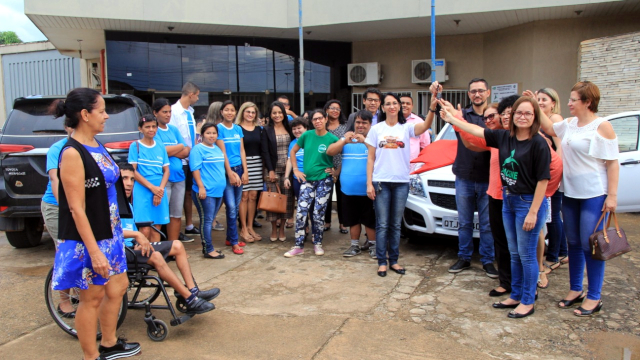 EMENDA DO DEPUTADO ANDERSON GARANTE VEÍCULO PARA A EDUCAÇÃO ESPECIAL NO CENE - News Rondônia