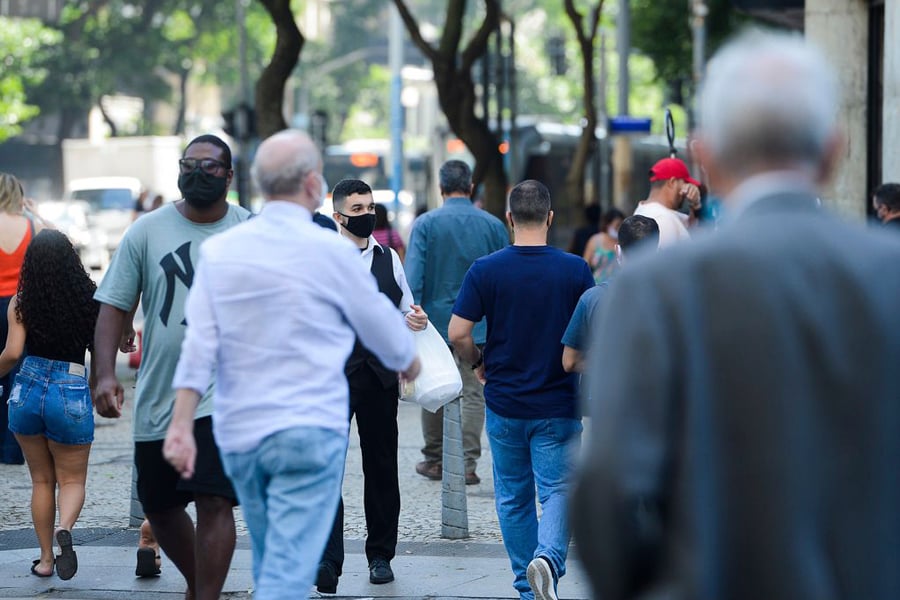 Covid-19: casos no país diminuem após ajuste de dados em estados - News Rondônia
