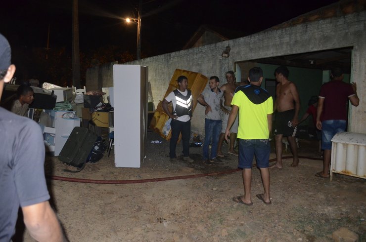 JARU: MAIS UM INCÊNDIO A RESIDÊNCIA É REGISTRADO NO FINAL DE SEMANA, HÁ SUSPEITA DE SER CRIMINOSO - News Rondônia