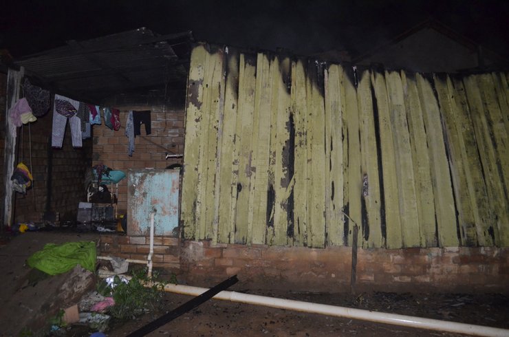 JARU: MAIS UM INCÊNDIO A RESIDÊNCIA É REGISTRADO NO FINAL DE SEMANA, HÁ SUSPEITA DE SER CRIMINOSO - News Rondônia