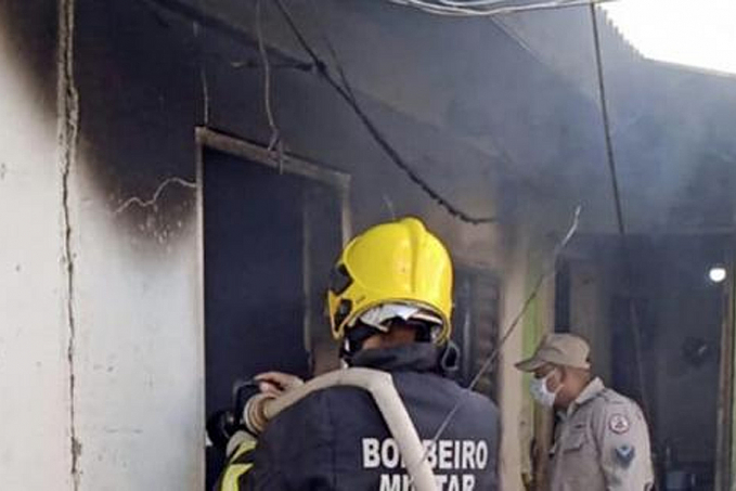 Marido coloca fogo em quitinete com esposa dentro; mulher sofre queimaduras de 2º grau - News Rondônia