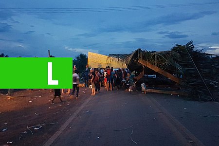 COMUNIDADE CURUQUETÊ BLOQUEIA BR-364 REIVINDICANDO ILUMINAÇÃO - News Rondônia