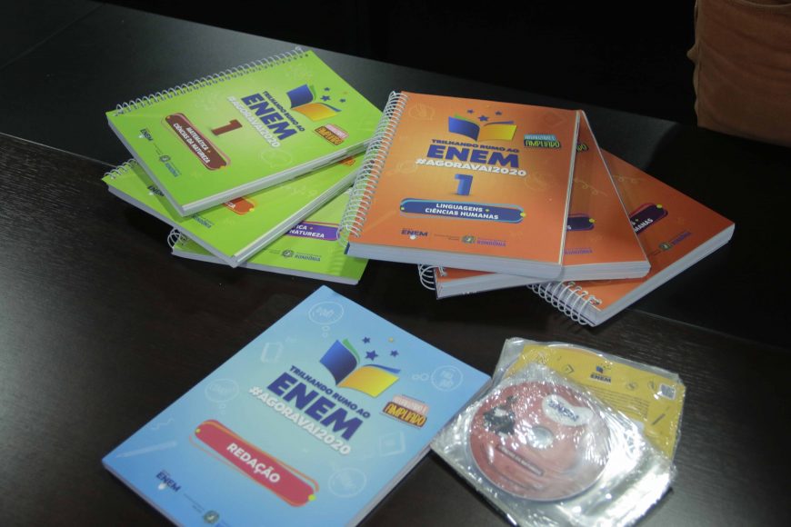 GOVERNO DE RONDÔNIA ANTECIPA PREPARAÇÃO DOS ALUNOS DO 3º ANO E INICIA DISTRIBUIÇÃO DOS KITS 'REVISA ENEM' - News Rondônia