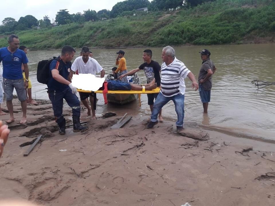ACRE: TRÊS ESTUDANTES MORREM E OUTROS QUATRO FICARAM FERIDOS APÓS RAIO ATINGIR EMBARCAÇÃO DE TRANSPORTE ESCOLAR - News Rondônia