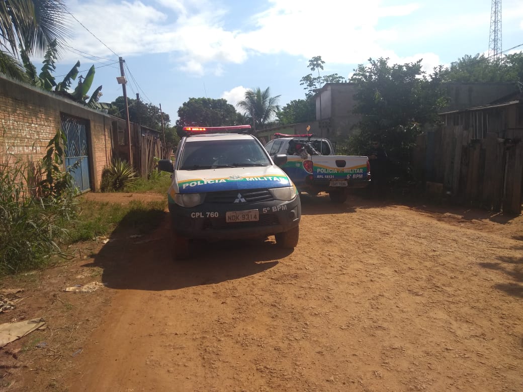 POLÍCIA APREENDE MOTO E MUITAS DROGAS NA RUA JUSSARA EM PORTO VELHO - News Rondônia
