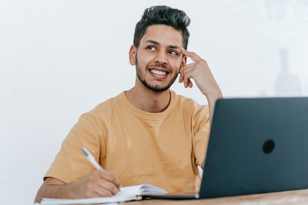 Programa abre inscrições para bolsas de estudo voltadas a jovens líderes - News Rondônia