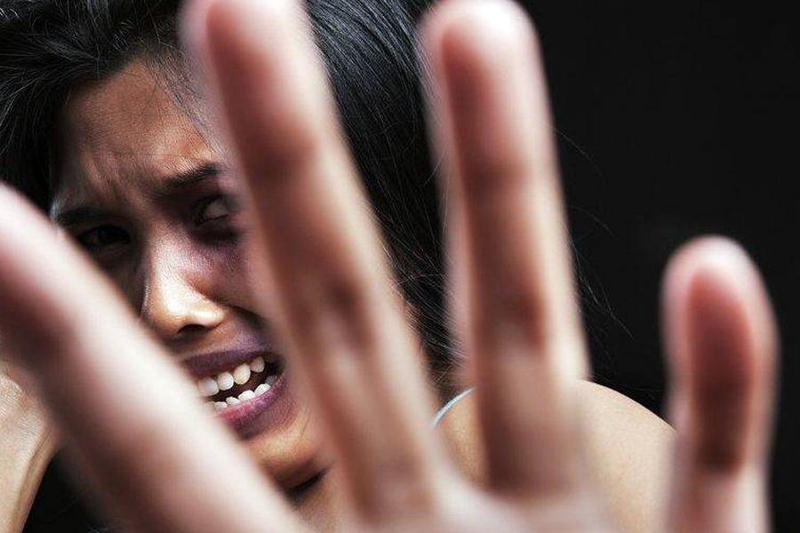 ESPANCOU - Jovem é socorrida ao hospital após marido encontrar mensagens no celular - News Rondônia