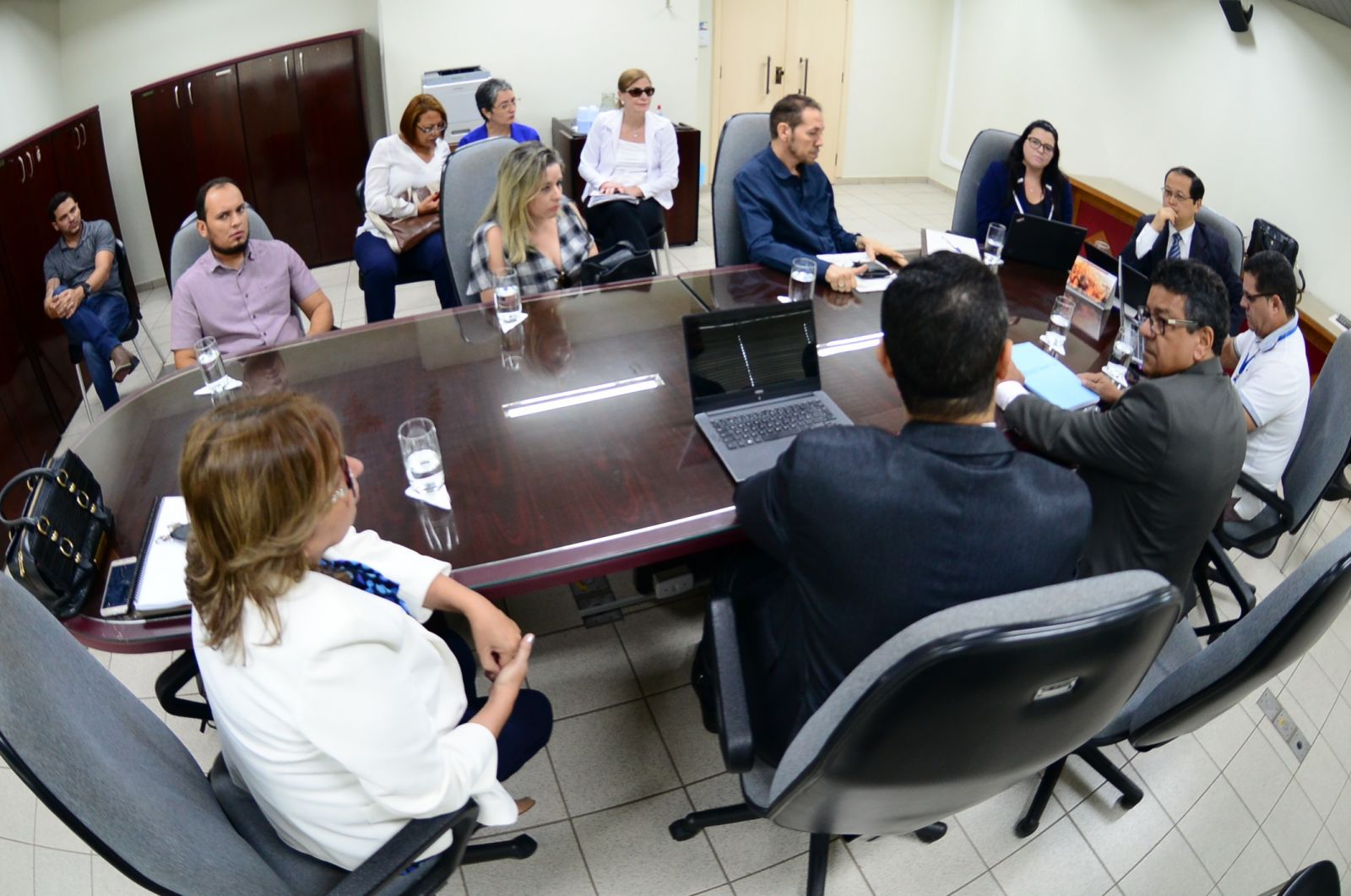 JUSTIÇA DO TRABALHO TENTA CONCILIAR IMPASSE ENTRE FARMACÊUTICOS E EMPRESÁRIOS - News Rondônia