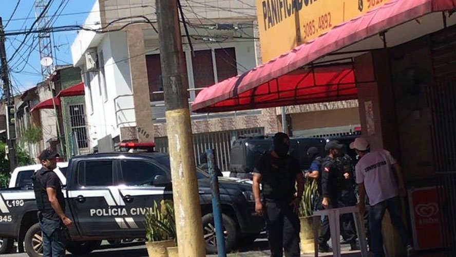 POLÍCIA PRENDE TERCEIRO SUSPEITO DE PARTICIPAÇÃO EM CHACINA E APREENDE ARMA - News Rondônia