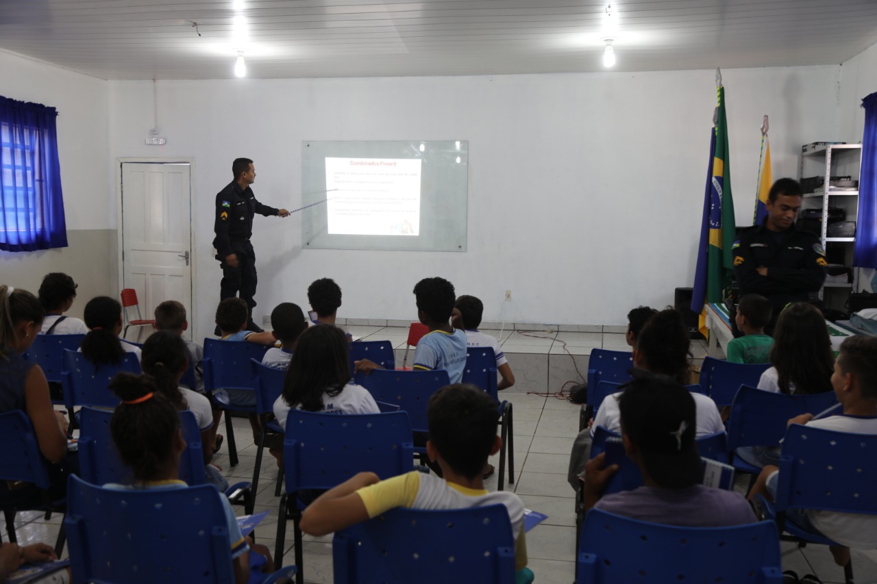 JARU: SECRETARIA DE EDUCAÇÃO E POLICIA MILITAR REALIZAM CAPACITAÇÃO DO PROERD EM ESCOLAS MUNICIPAIS - News Rondônia