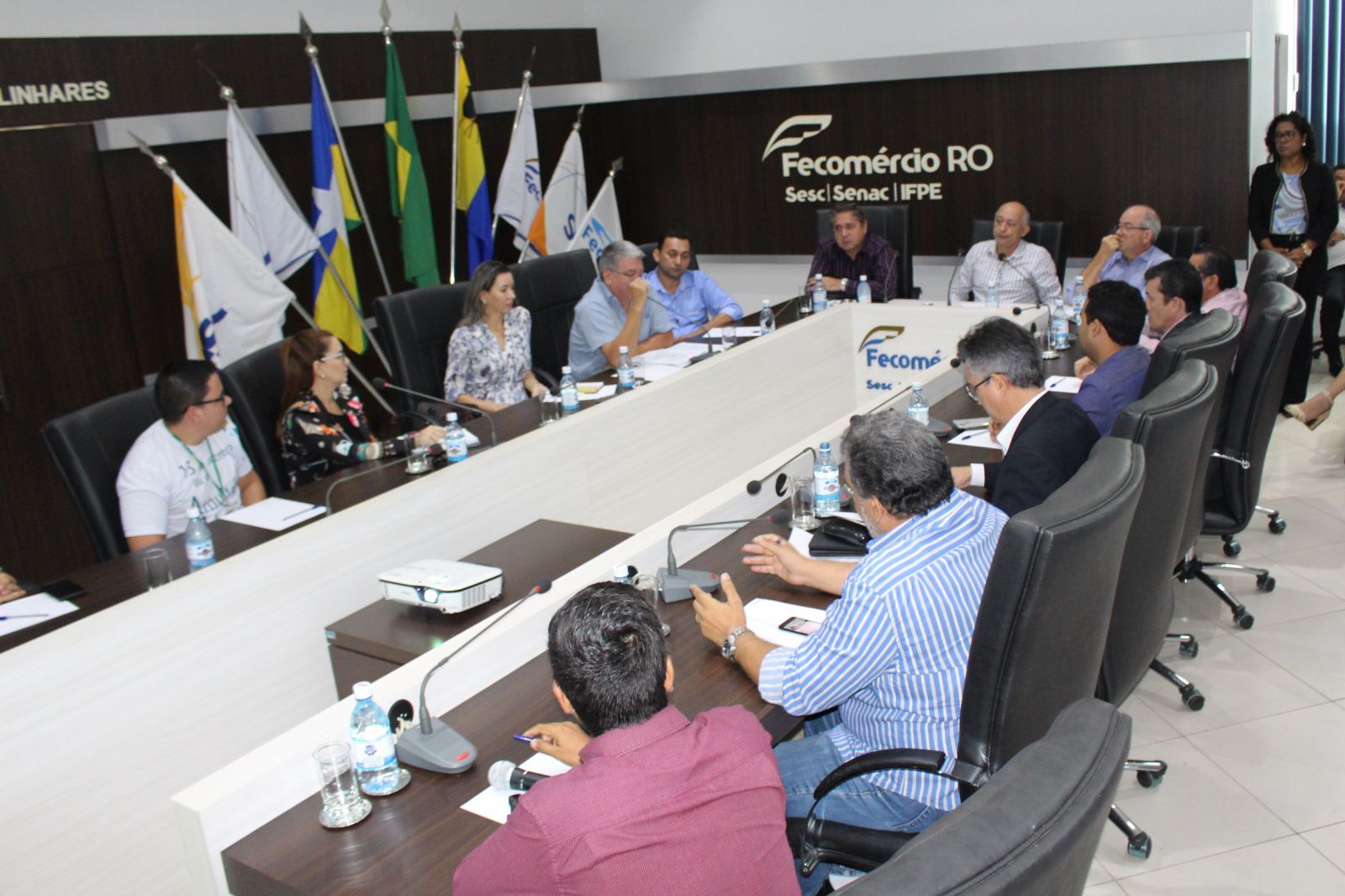 ENTIDADES DISCUTEM DESBUROCRATIZAÇÃO PARA AS EMPRESAS COM JUCER E SEMFAZ, NA FECOMÉRCIO-RO - News Rondônia