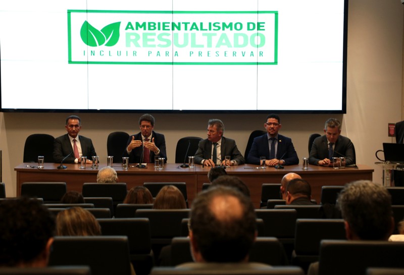MINISTRO DO MEIO AMBIENTE REÚNE GOVERNADORES PARA DEBATER AÇÕES DE PROTEÇÃO E DESENVOLVIMENTO DA AMAZÔNIA - News Rondônia
